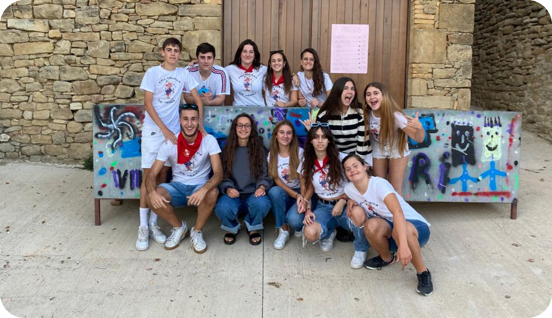 Fotografía de grupo en pueblo